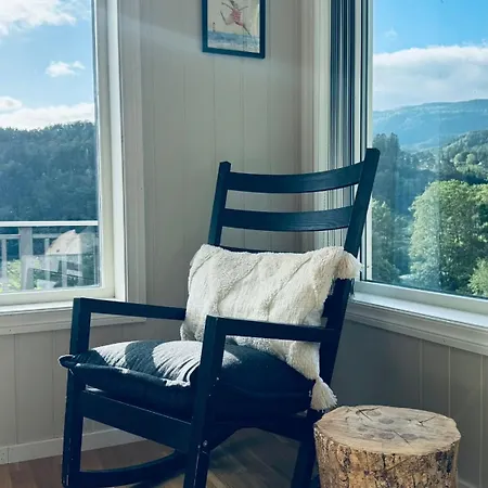 By The With 3 Bedrooms *