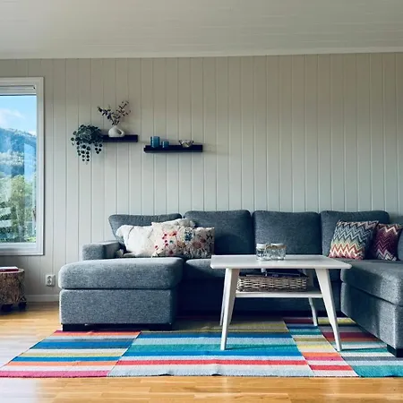 By The With 3 Bedrooms Nyaraló Kvam