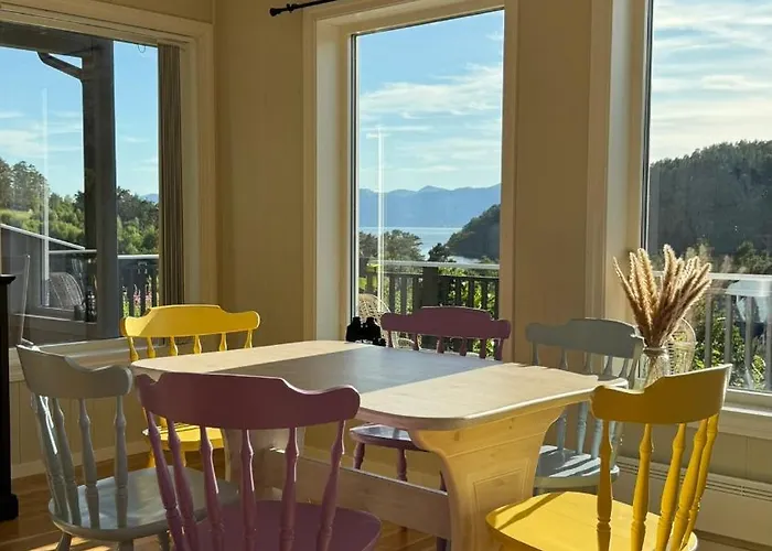 By The With 3 Bedrooms 펜션 *