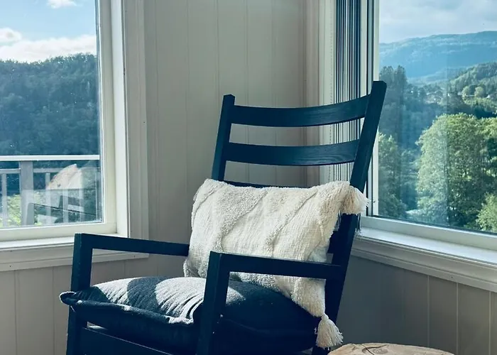By The With 3 Bedrooms *