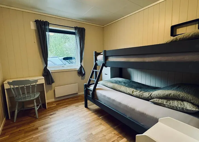 By The With 3 Bedrooms *